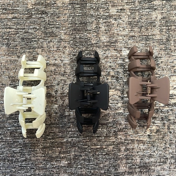 Set of 9 cream, brown and black claw clips - Picture 2 of 4